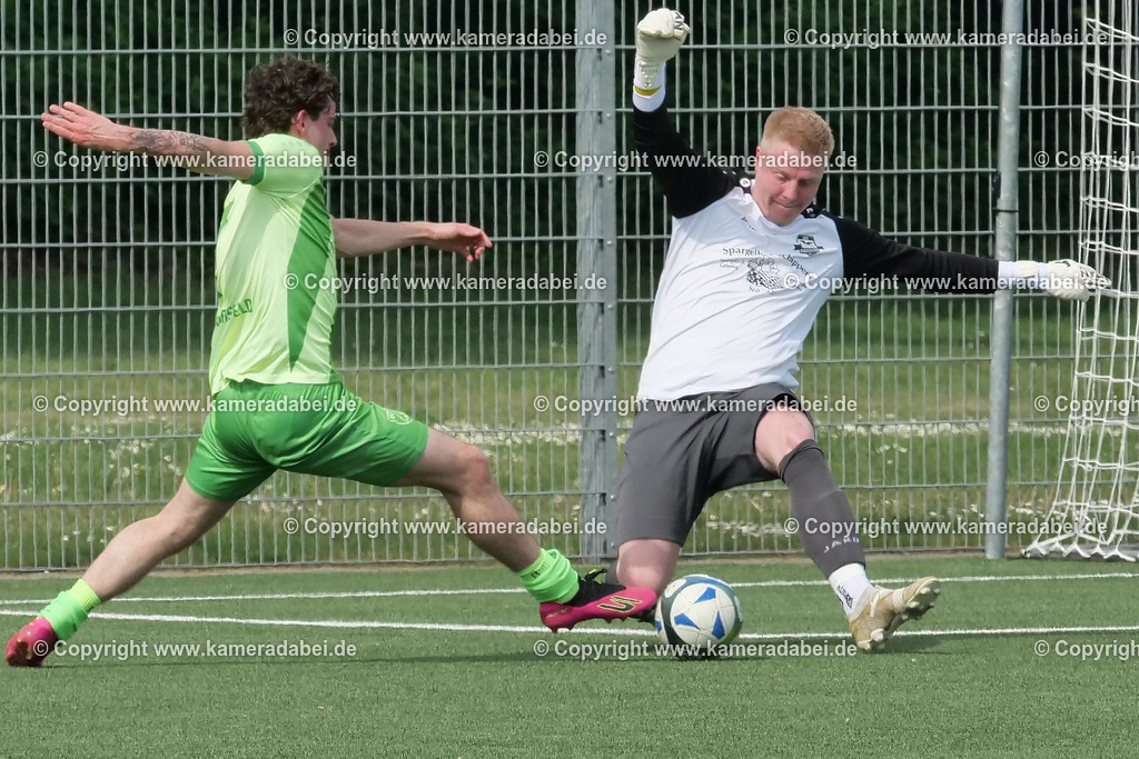 Fußball : Bezirksliga : SV 08/29 Friedrichsfeld - Borusia Veen am 10.05.2026 in Voerde Friedrichsfeld | Fußball : Bezirksliga : SV 08/29 Friedrichsfeld - Borusia Veen am 10.05.2026 in Voerde Friedrichsfeld - Realisiert mit Pictrs.com