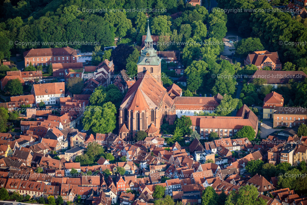 Lüneburg_Stmichäliskirche_ELS_9936050623 | LüNEBURG 05.06.2023 Kirchengebäude der St. Michaeliskirche in Lüneburg im Bundesland Niedersachsen, Deutschland. // Church building St. Michaeliskirche in Lueneburg in the state Lower Saxony, Germany. Foto: Martin Elsen