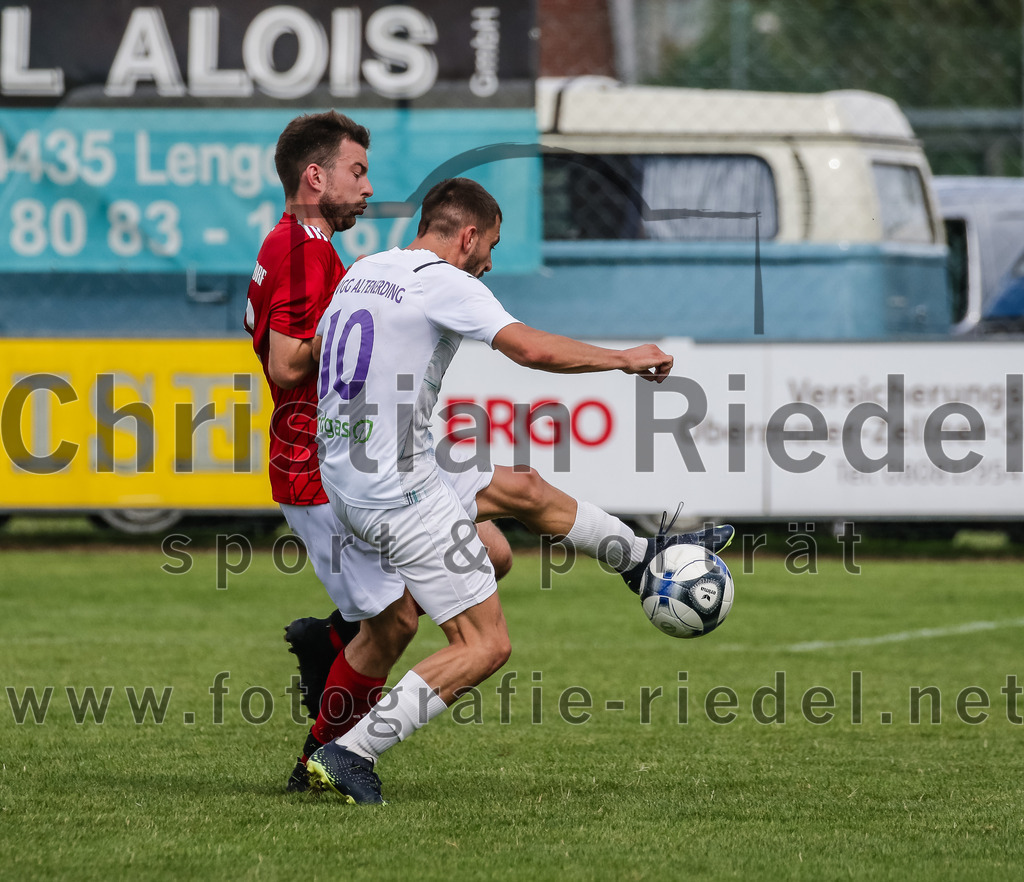 2023-07-30_042_FC_Lengdorf_gegen_SpVgg_Altenerding | Lengdorf, Deutschland, 30.07.2023:
Fußball, Kreisliga 2023 / 2024, 1. Spieltag, FC Lengdorf gegen SpVgg Altenerding, Endergebnis: 1:1

Tobias Lechner (FC Lengdorf, #13), Leart Bilalli (SpVgg Altenerding, #10)

Foto: Christian Riedel / fotografie-riedel.net