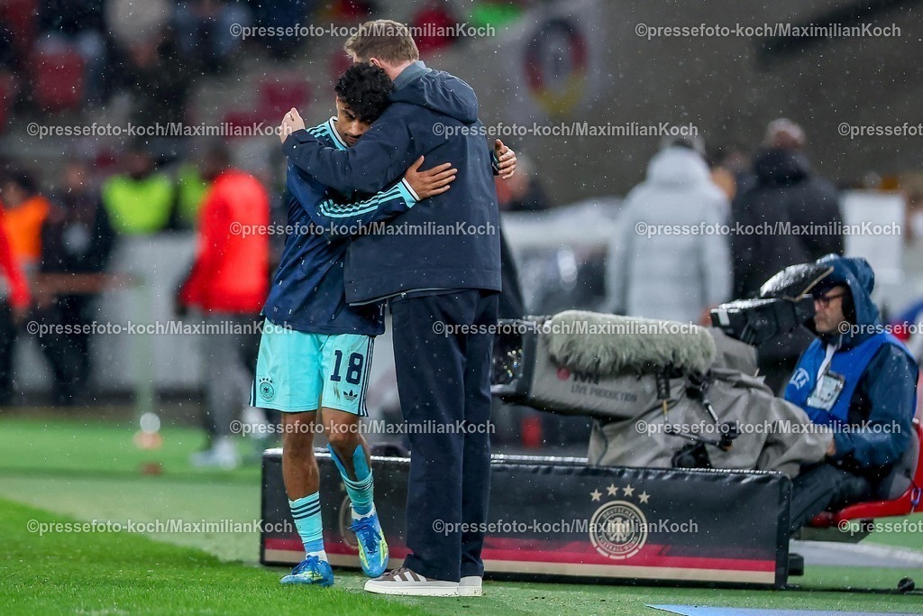 DFB30032600075 | 30.03.2026, Fußball, Länderspiel, Deutschland - Ghana, MHP-Arena (Stuttgart), Saison 2025 2026: Nathaniel Brown (GER #18)  neben Nationaltrainer Julian Nagelsmann (GER Bundestrainer) bei der Auswechslung DFB regulations prohibit any use of photographs as image sequences and or quasi-video.