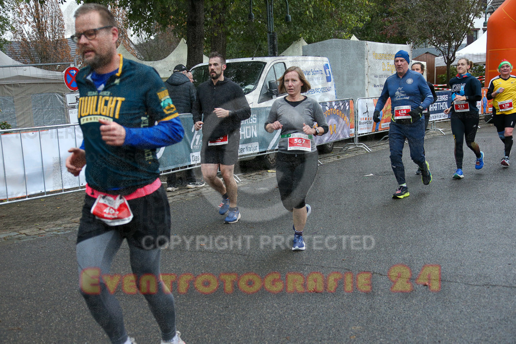 251130_1144_EX1_8547 | Sportfotografie im Rhein-Sieg Kreis, Köln, Bonn, NRW, Rheinland Pfalz, Hessen, etc. Unser Tätigkeitsfeld umfasst den Laufsport vom Volkslauf über den Marathon, Duathlon, Triathon bis zum Ultralauf wie Kölnpfad Ultra oder Schindertrail.