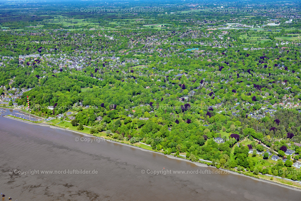 Hamburg_Nienstedten_Hirschpark_ELS_5265150522 | HAMBURG 15.05.2022 Ortskern am Uferbereich des Elbe - Flußverlaufes im Ortsteil Nienstedten in Hamburg, Deutschland. // Village on the banks of the area Elbe - river course in the district Nienstedten in Hamburg, Germany. Foto: Martin Elsen