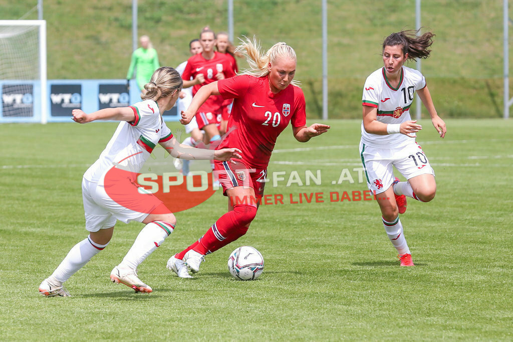 Norwegen U19  Bulgarien U19 | Kristina Karaivanova (BUL #8) Cathinka Cecilie Friis Tandberg (Norway #20) Zdravka Parapunova (BUL #10) ; Norwegen U19  Bulgarien U19 am 13.05.2022 in Wels
(Huber Arena), AUSTRIA, (Photo by Ernst Krawagner sport-fan.at) - Realisiert mit Pictrs.com