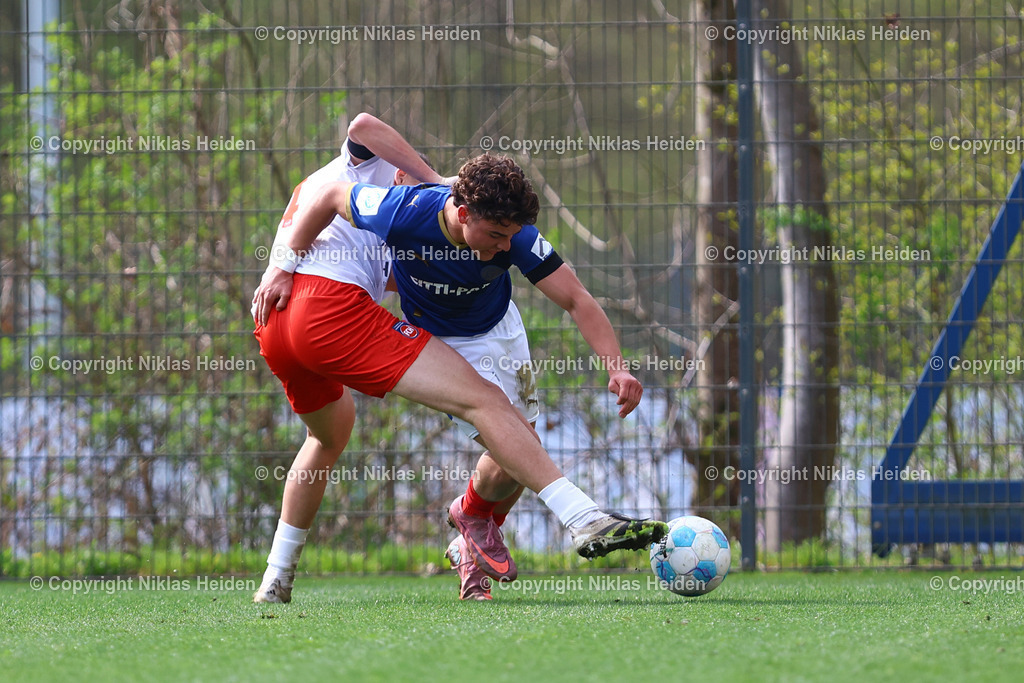 NH_HolsteinKielU19_1FCHeidenheimU19_DFBNachwuchsliga_18042026 | #22 Mark Richter Monserrat (Holstein Kiel U19), #4 Jan Failer (1. FC Heidenheim U19)Fußball I Herren I U19 DFB-Nachwuchsliga Hauptrunde Liga A, Gruppe B I Saison 2025-2026 I 9. Spieltag I Holstein Kiel U19 - 1. FC Heidenheim U19 I 18.04..2026 I Citti-Fußball-Park