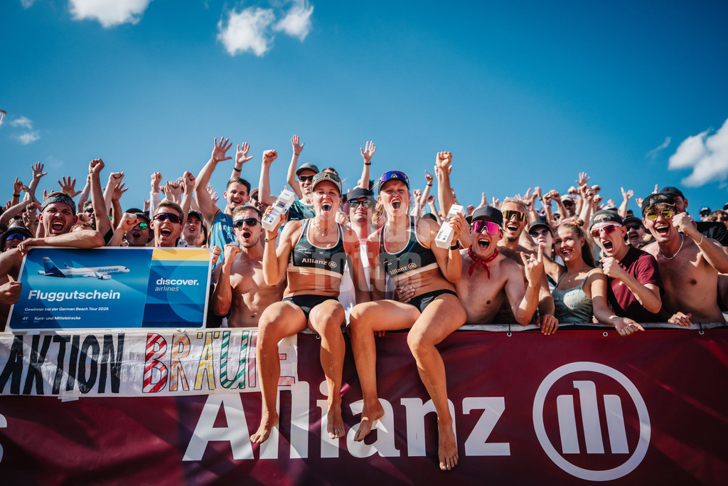 Beachvolleyball | Frauen | Allianz German Beach Tour 2025 | Tourstop München | 13.07.2025 | v.l. Melanie Paul und Lea Kunst gewinnen das Turiner in München und jubeln