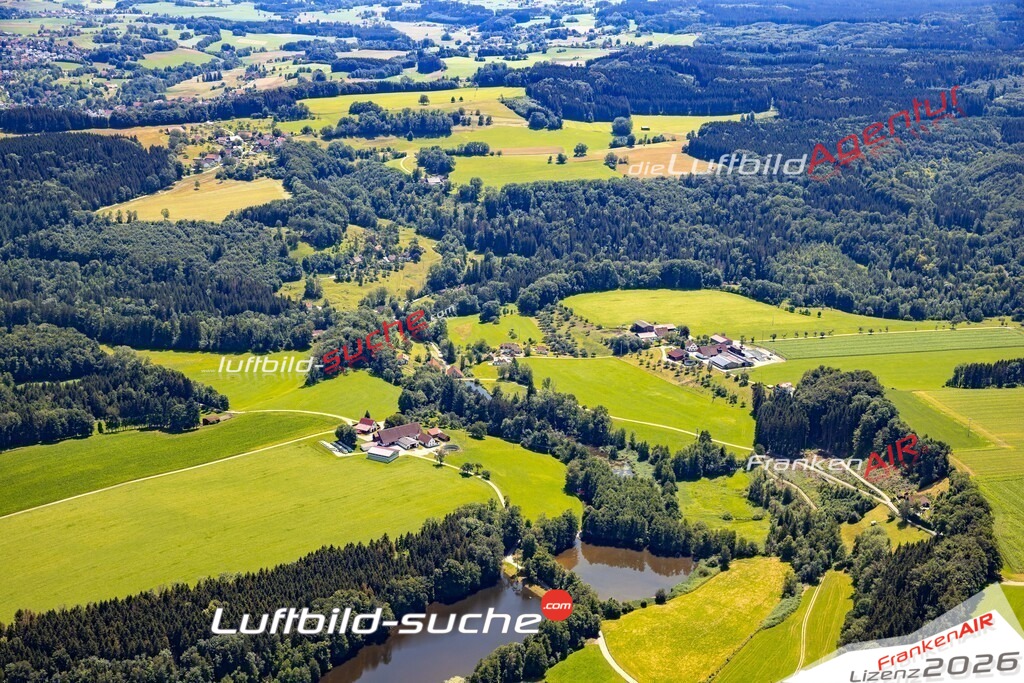 Das Luftbild zeigt : Witschwende Bergatreute - Die Luftaufnahme wurde 2024 vom UL-Flugzeug aus erstellt ( keine Drohne ) - Hochauflösende Luftaufnahme - Für grossformatige Ausdrucke geeignet. Die Geschenkidee !Mit Lizenz und Bildrechte bestellbar