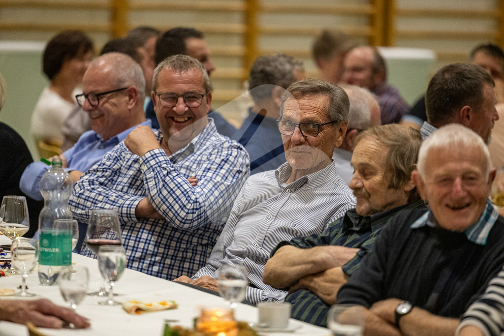 SKE100J_4867 | Die Schwinger des Schwyzer Kantonalen Schwingerverbandes: Fotos, die Dynamik und Leidenschaft festhalten, sowie emotionale Momente aus dem traditionellen Schwingsport zeigen. - Realisiert mit Pictrs.com