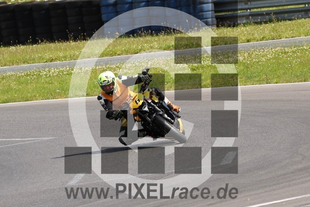 inst-PXR58822 | Schöne Erinnerungen an spannende Momente - das festzuhalten ist unser Job. PIXELrace.de ist seit 2003 auf den Rennstrecken Europas unterwegs um die Action draußen beim Fahren und die wunderbare Stimmung imm Fahrerlager für euch einzufangen.