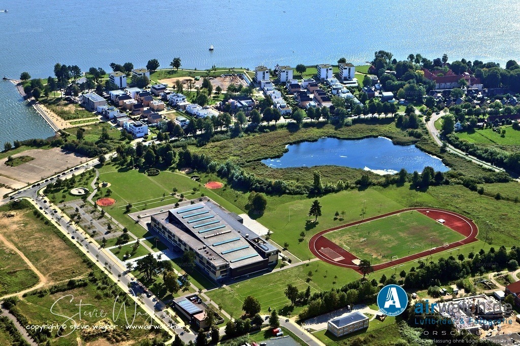 Luftbild Schleswig, Auf der Freiheit, Kaserne Auf der Freiheit, A.P.Moeller Skolen | Die A. P. Møller-Skolen ist ein dänisches Gymnasium mit Gemeinschaftsschule für die Klassen 7 bis 10 und gymnasialer Oberstufe für die Klassen 11 bis 13 in Schleswig, Schleswig-Holstein, Deutschland.