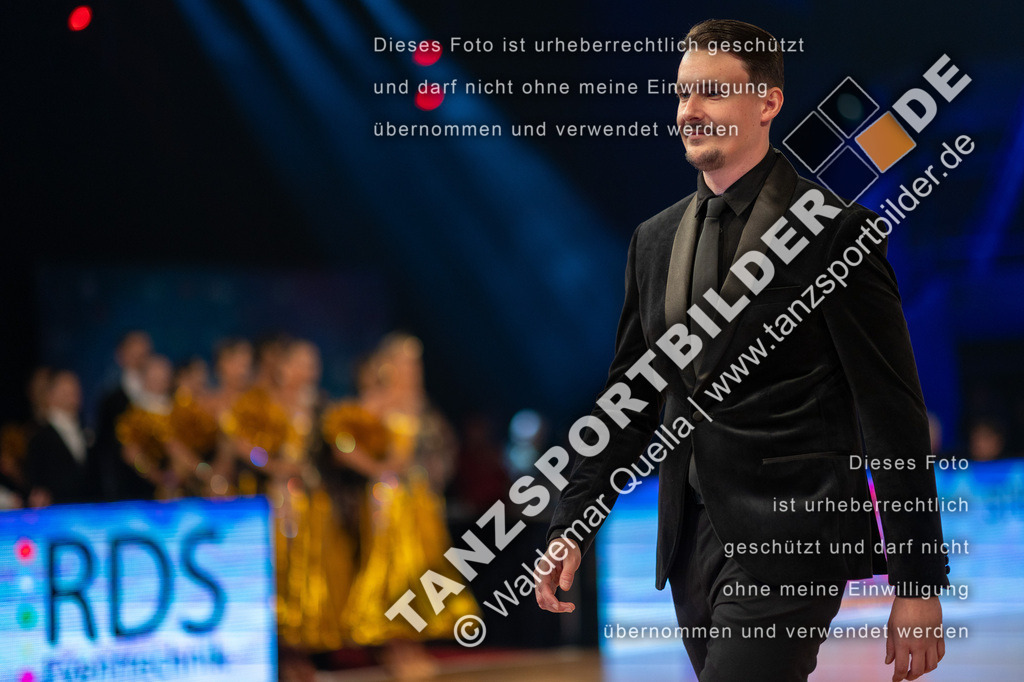 20251206-00941 | Hier finden Sie Tanz Bilder vom Latein und Standard Formationen tanzen. Sportbilder vom Tanzsport. Schöne Fotos und von Weltmeisterschaft, Europameisterschaft, Bundesliga, Regionalliga, Oberliga und Landesliga sowie von GOC Stuttgart, DanceComp, WM Bremen
