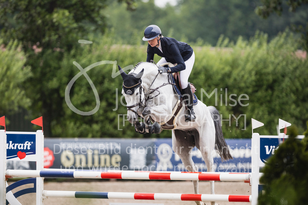 250610_Mühlen_SprPf-L1-371 | Deine schönsten Turniermomente als professionelle Fotos! Entdecke hochwertige Pferdesport-Fotografie im Online-Shop. Jetzt Fotos finden & bestellen!