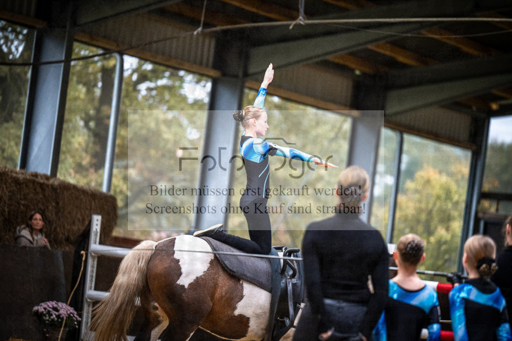 DOS_0073 | Entdecke hochwertige Reitturnierfotos von Foto Oger. Professionell, emotional und authentisch – jetzt Lieblingsmomente im Shop bestellen.Deutschlandweite Turnierfotografie. - Realisiert mit Pictrs.com