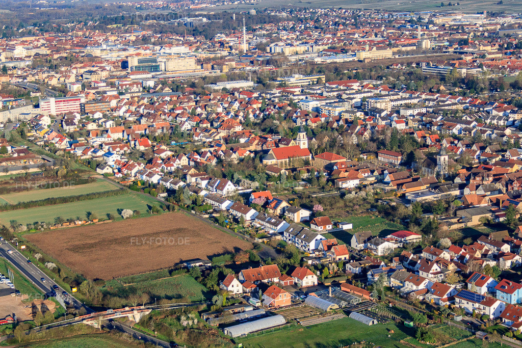 Luftbild: Breiter Weg im Ortsteil Queichheim in Landau im Bundesland Rheinland-Pfalz in Deutschland. Foto: IMG_63197.jpg vom 20.03.2014 durch Werner Riehm/FLY-FOTO.de