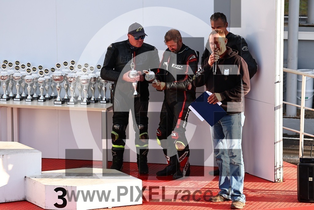 social-20250823_07985 | Schöne Erinnerungen an spannende Momente - das festzuhalten ist unser Job. PIXELrace.de ist seit 2003 auf den Rennstrecken Europas unterwegs um die Action draußen beim Fahren und die wunderbare Stimmung imm Fahrerlager für euch einzufangen.