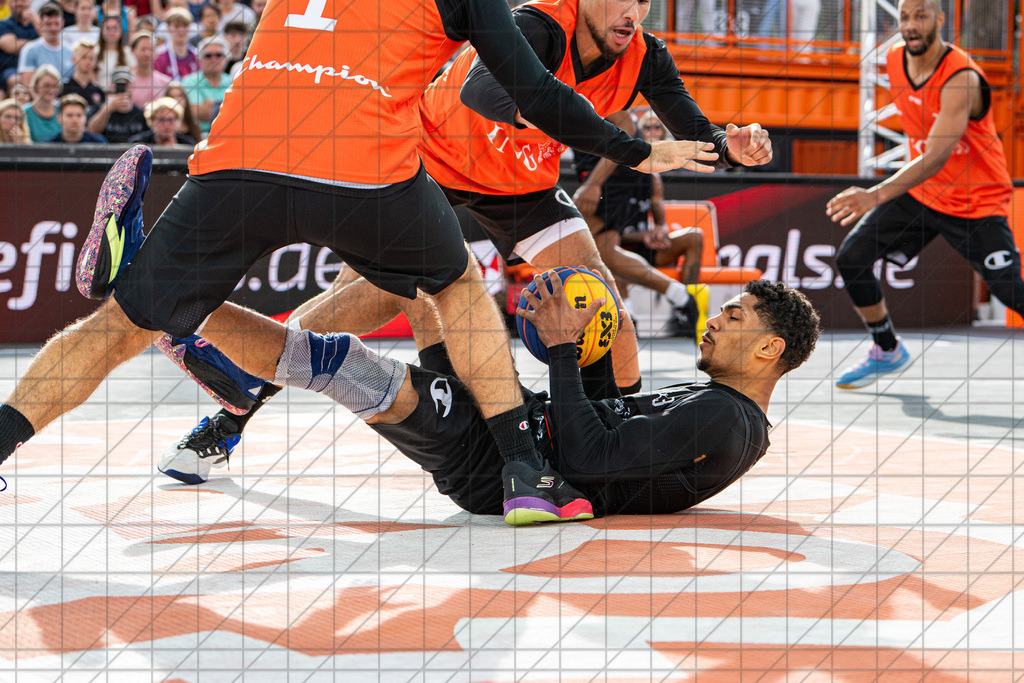 DIE FINALS 2025 | Dt. Meisterschaft 3x3   | 1/2 Finale Männer / Skyliners (orange) vs. Der Stamm (black) //  02.08.25: DIE FINALS 2025 | Dt. Meisterschaft 3x3   / Dresden / Deutschland  //   CREDIT:www.bullenfotos.de, Martin König, Hörner Weg 40, D-49078 Osnabrück, +4917663732967 // Nutzung und Weitergabe nur zu den vereinbarten Zwecken. Presseanfragen an Ersteller. Alle Rechte beim Ersteller. Honorierung nach MFM. - Realisiert mit Pictrs.com