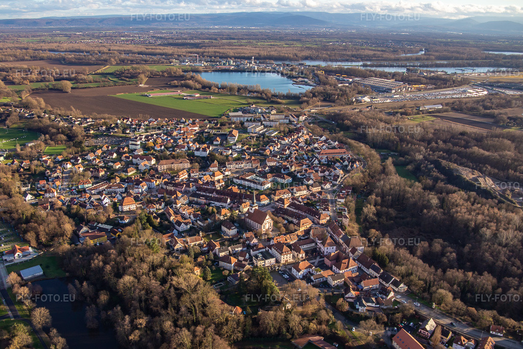 Vue aérienne: Vue de la ville à Lauterbourg dans le département Bas Rhin, France. Photo: IMG_135726.jpg prise le 03/01/2023 par Werner Riehm/FLY-FOTO.euRésolution de l'original: 4508 x 3005 px
