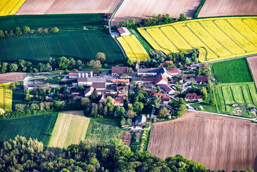 Luftbild: Ortsteil Neudorf aus Norden im Ortsteil Messenfeld in Ebensfeld im Bundesland Bayern in Deutschland. – Foto: IMG_155483.jpg vom 02.05.2026 durch Werner Riehm/FLY-FOTO.de – Auflösung des Originals: 6000 x 4000 px