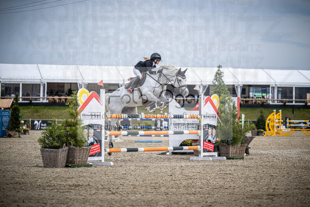 DOS_3736 | Entdecke hochwertige Reitturnierfotos von Foto Oger. Professionell, emotional und authentisch – jetzt Lieblingsmomente im Shop bestellen.Deutschlandweite Turnierfotografie. - Realisiert mit Pictrs.com