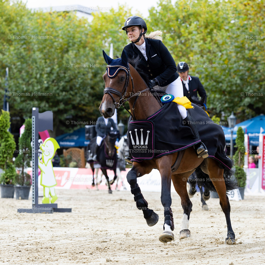 104 Catinka_ Katja Steinbach (GER)_479 | 104 Catinka, Katja Steinbach (GER) beim OWL Challenge 2022 am 10.09.22 in Paderborn, Schützenplatz