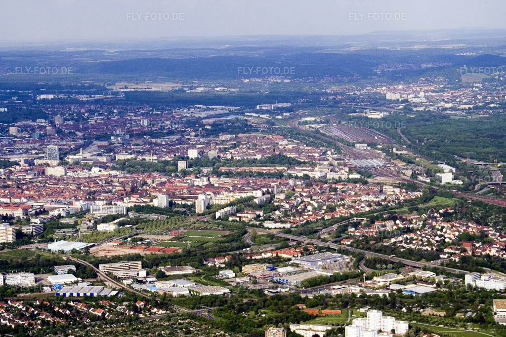 Luftbild: Stadtansicht aus Westen im Ortsteil Beiertheim-Bulach in Karlsruhe im Bundesland Baden-Württemberg in Deutschland. Foto: IMG_1923.jpg vom 14.05.2006 durch Werner Riehm/FLY-FOTO.de