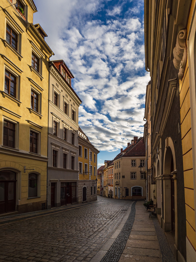 Blick auf eine historische Straße in Görlitz | Blick auf eine historische Straße in Görlitz.