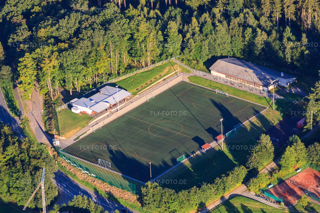 Luftbild: Sportplatz FC Ober-Abtsteinach 1922 e.V. im Ortsteil Ober-Abtsteinach in Abtsteinach im Bundesland Hessen in Deutschland. Foto: IMG_51988.jpg vom 18.08.2012 durch Werner Riehm/FLY-FOTO.deKontakt aufnehmen - FC Ober-Abtsteinach