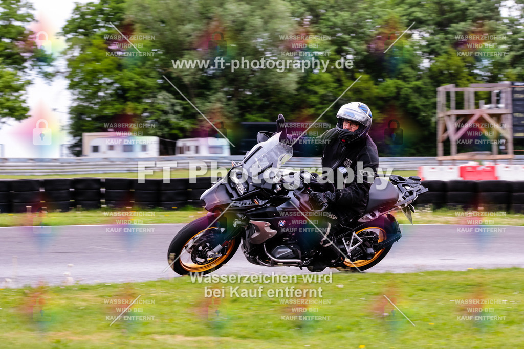 MotoTeamVBK-20120 | Hier findet Ihr Bilder von Touristenfahrten auf der Nürburgring Nordschleife oder von anderen Veranstaltungen die ich besucht habe. Viel Spass beim Durch Schauen 