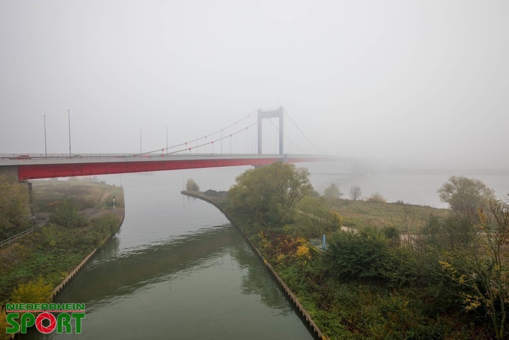 RuhrorterBrueckeImNebel_051120_06 | Bildergalerie von Sport-Ereignissen aber auch von weiteren spannenden Dingen - nicht nur vom Niederrhein. In Anlehnung an den bekannten Spruch von Hanns Dieter Hüsch heißt das Motto: "Niederrhein ist überall".  - Realisiert mit Pictrs.com