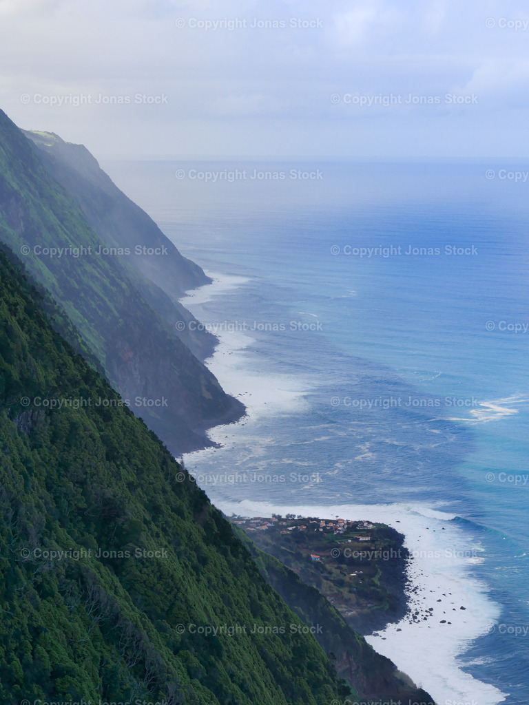 Azores' Coast | Stunning view down the coast of the Azores, overlooking a small village.  - Realisiert mit Pictrs.com