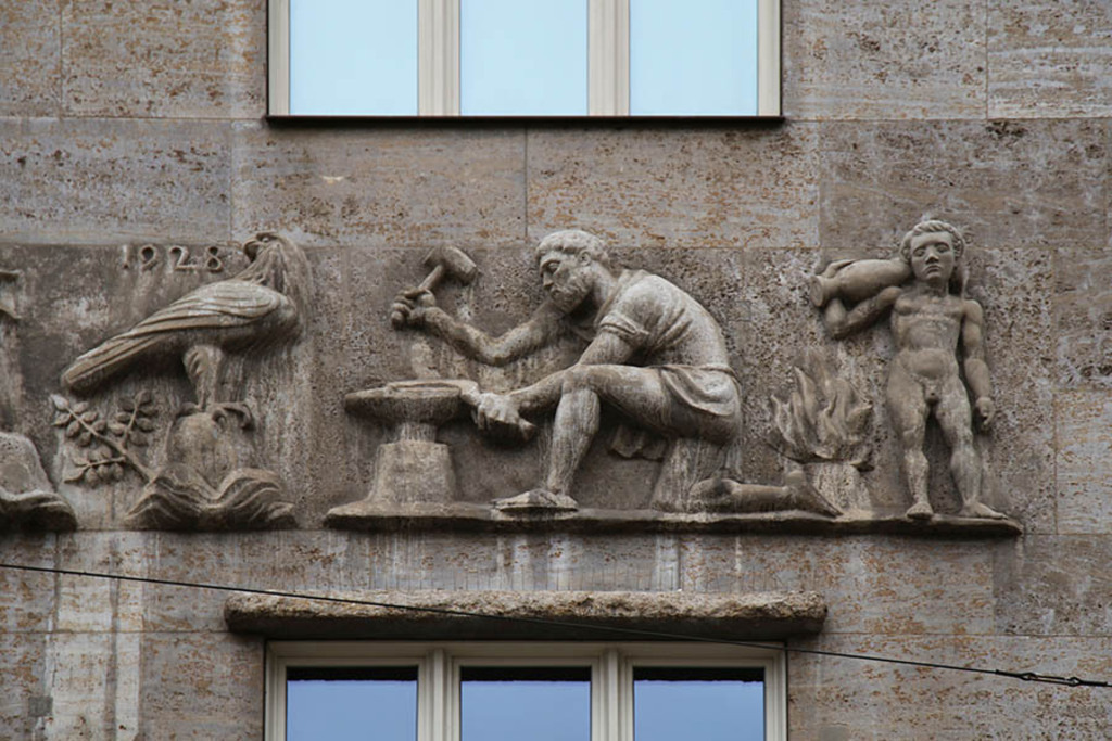 Bildlexikon Leipzig - Krochhochhaus - Wandfries | Das Team hinter BILDLEXIKON LEIPZIG bündelt historische wie aktuelle Informationen über die Stadt Leipzig in Text und Bild auf einer Plattform und stellt diese der interessierten Öffentlichkeit zur Verfügung.