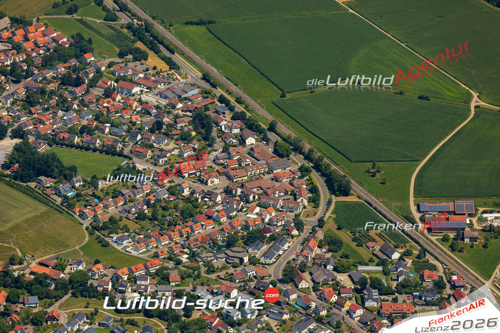 Aktuelles Luftbild von Oberzell Ravensburg - Die Luftaufnahme wurde 2022 mittels UL-Flugzeug erstellt ( keine Drohne ) - hochauflösende Kamera-Systeme von  Canon -Beste Qualität - Für grossformatige Ausdrucke geeignet. Die Geschenkidee !