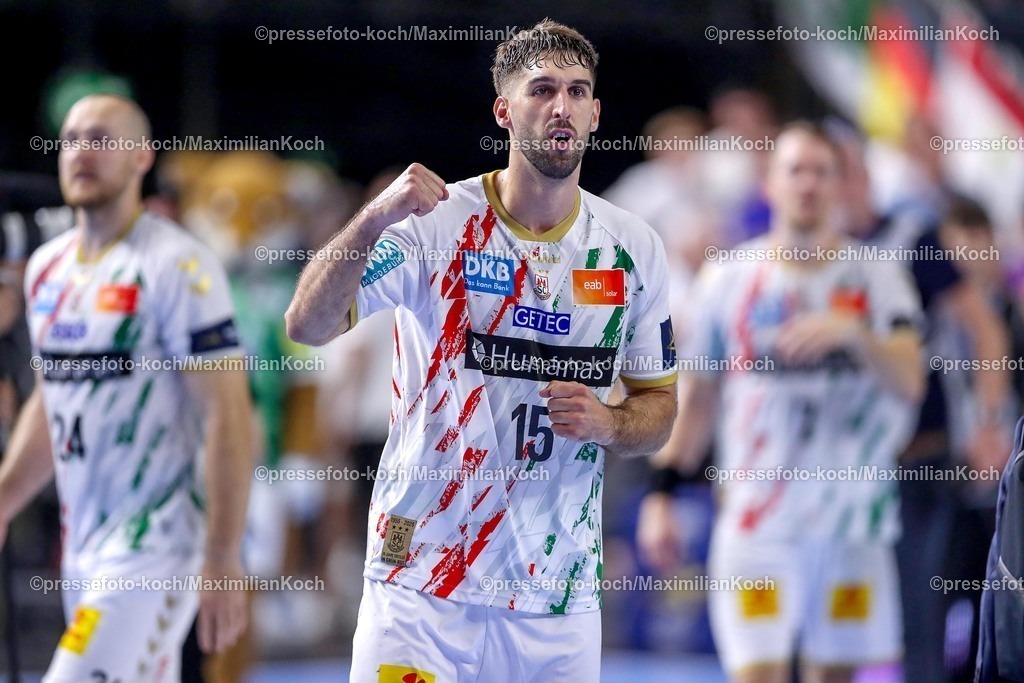 KoeEHF14062502074 | 14.06.2025, Handball, Halbfinale TruckScout24 EHF FINAL4, LANXESS arena Köln, FC Barcelona - SC Magdeburg: Die Magdeburger jubeln zusammen nach dem Treffer zum Einzug ins Finale. Antonio Serradilla Cuenca (Magdeburg #15) 