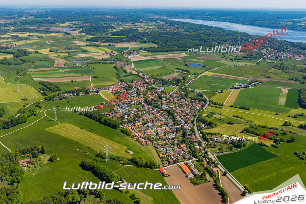 Aktuelles Luftbild von Traubing Tutzing - Die Luftaufnahme wurde 2021 mittels UL-Flugzeug erstellt ( keine Drohne ) - hochauflösende Kamera-Systeme von  Canon -Beste Qualität - Für grossformatige Ausdrucke geeignet. Die Geschenkidee !