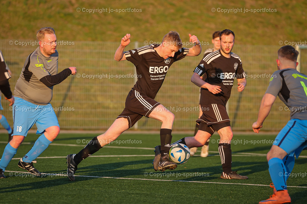 BQ3I5530 | 05.04.2023; Kreisliga C2 Dillenburg; Kunstrasenplatz Haigerseelbach; SSV Haigerseelbach 2 - FC Schwarz-Weiß Erdbach; Ergebnis: 0:5 (0:3)