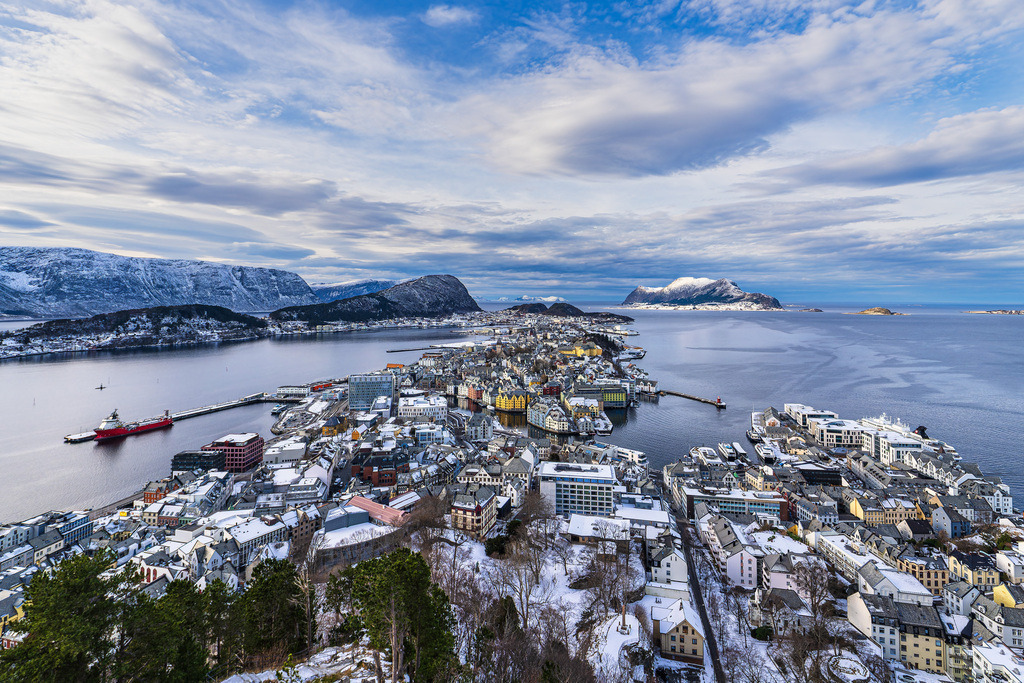 Blick vom Hausberg Aksla auf die Stadt Ålesund in Norwegen | Blick vom Hausberg Aksla auf die Stadt Ålesund in Norwegen.