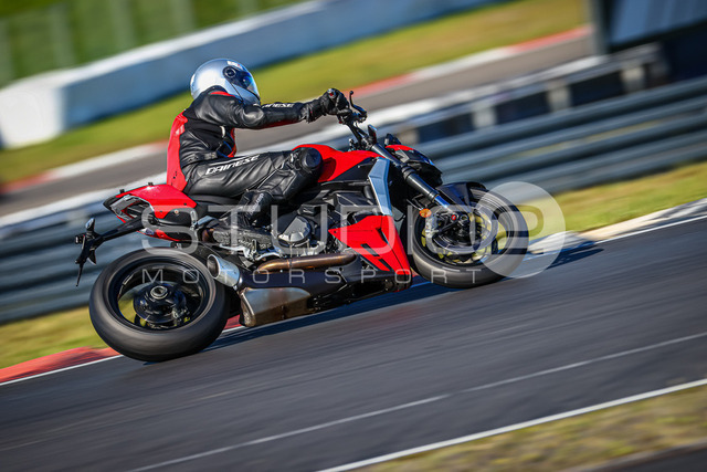 0762-260526NBR-011_762 | Deine Full-Service-Agentur für ✔️Videoproduktionen und ✔️Motorsportfotografie Jetzt Angebot anfragen!