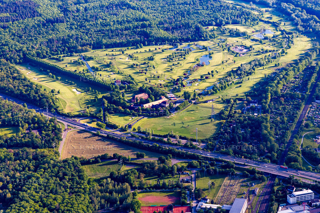 Luftbild: Golfplatz Hofgut Scheibenhardt im Ortsteil Beiertheim-Bulach in Karlsruhe im Bundesland Baden-Württemberg in Deutschland. Foto: IMG_126876.jpg vom 28.05.2021 durch Werner Riehm/FLY-FOTO.de