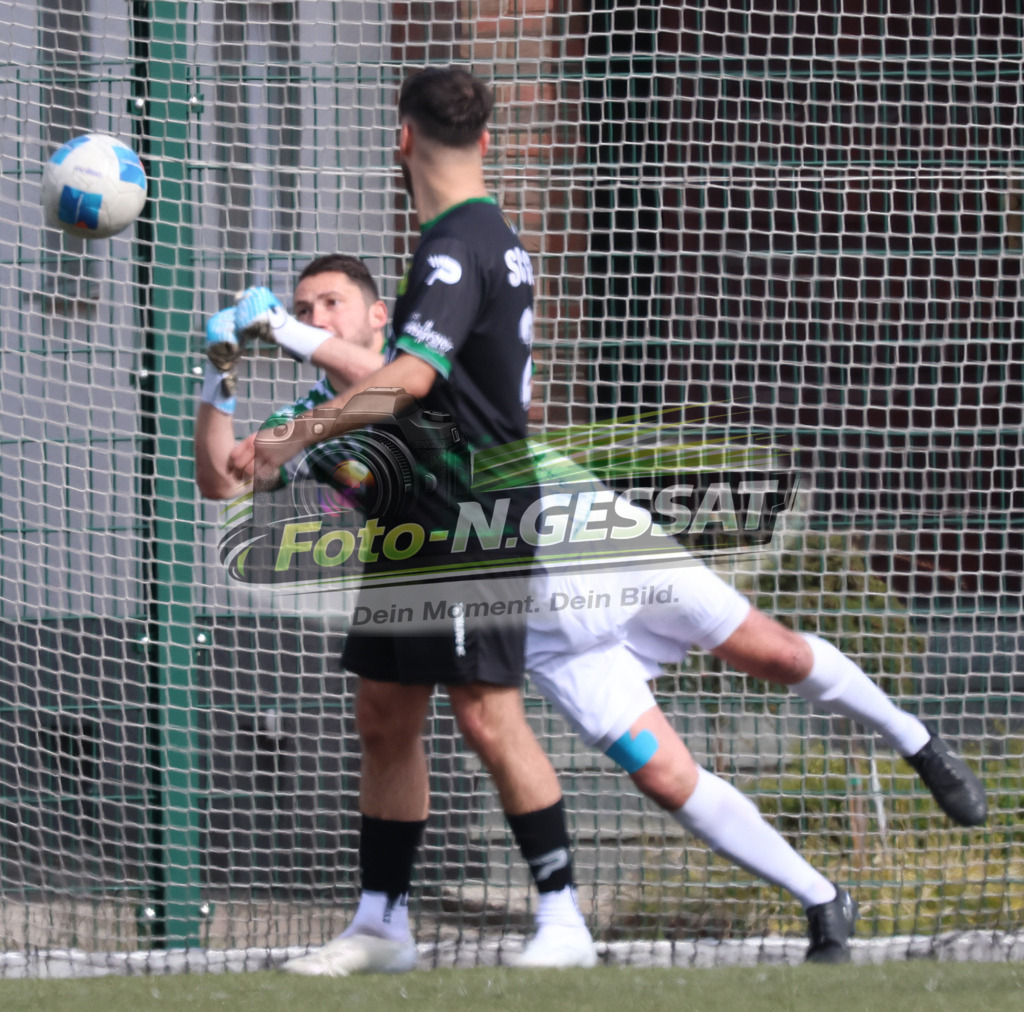 Bünder SV - SC Enger | Auf dem Bild zu sehen: weiß SC Enger: Simon Lindsay  Bünder SV, SC Enger, Saison 25/26, Kreisliga A, Bünde, Deutschland - Realisiert mit Pictrs.com