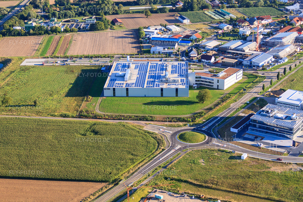 Luftbild: dBK David + Baader GmbH in Rülzheim im Bundesland Rheinland-Pfalz in Deutschland. – Foto: IMG_59621.jpg vom 04.09.2013 durch Werner Riehm/FLY-FOTO.de – Auflösung des Originals: 4752 x 3168 px – DBK Gruppe - Ihr Partner rund ums Heizen & Kühlen