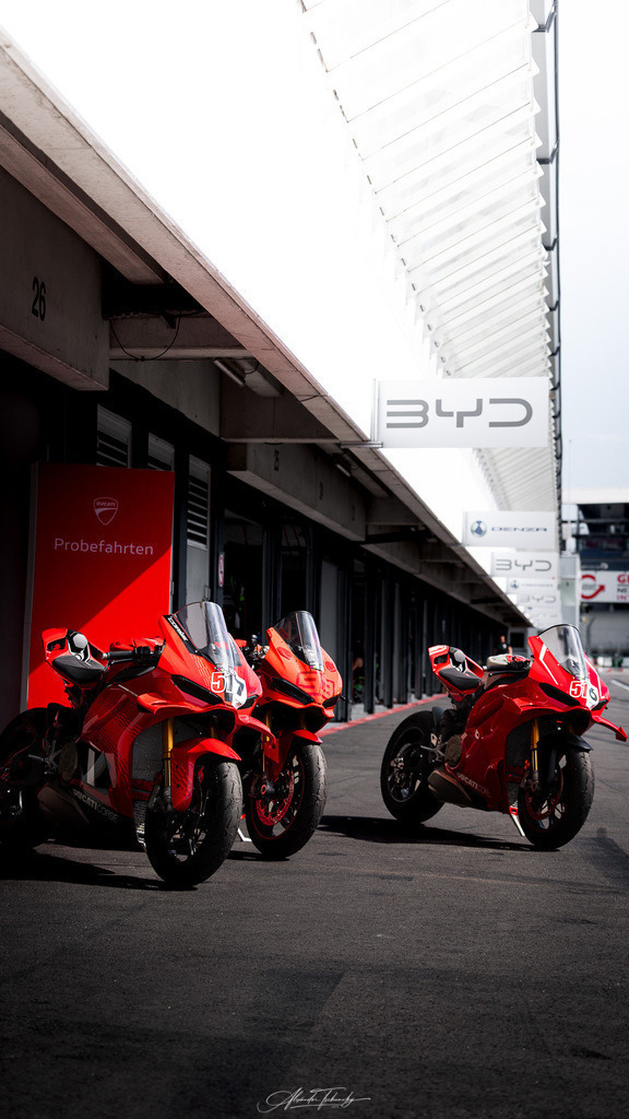 Ducati Trackday Hockenheimring 2026 | Entdecken Sie die faszinierende Welt von Alexander Tschuncky Arts: Kreative Fotografie, atemberaubende Automobilkunst und hochwertiger Bilderdruck. Lassen Sie sich inspirieren! - Realisiert mit Pictrs.com