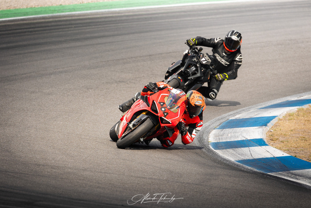 Ducati Trackday Hockenheimring 2026 | Entdecken Sie die faszinierende Welt von Alexander Tschuncky Arts: Kreative Fotografie, atemberaubende Automobilkunst und hochwertiger Bilderdruck. Lassen Sie sich inspirieren! - Realisiert mit Pictrs.com