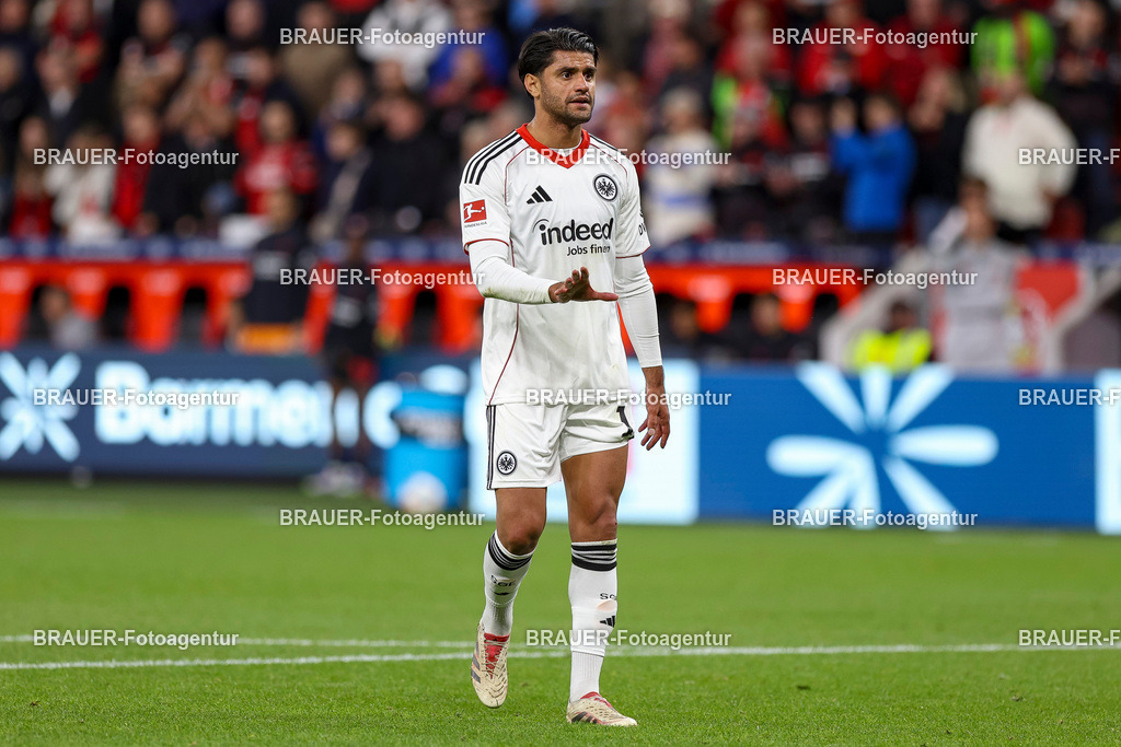 Bayer 04 Leverkusen vs Eintracht Frankfurt - Bundesliga  | Leverkusen, Deutschland, 12.09.25:   Mahmoud Dahoud (Eintracht Frankfurt) gestikuliert, Gestik waehrend des Spiels der Bundesliga zwischen  Bayer 04 Leverkusen vs Eintracht Frankfurt in der BayArena(Foto von Brauer-Fotoagentur / Adrian Schlueter)