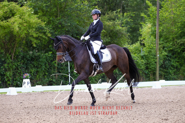 DKP40878 | Turnierfotos kaufen im Webshop von Daniel Kuhl Photography – entdecke professionelle Reitsportfotos aus Turnieren & Events. Hochwertige Turnierbilder online bestellen & sichern. Jetzt Fotos von Reitsportturnieren kaufen!