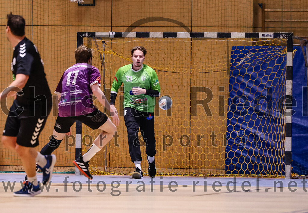 2024-11-09_023_SpVgg_Altenerding_gegen_TV_Altoetting | Erding, Deutschland, 09.11.2024:Handball, Bezirksoberliga Männer 2024 / 2025, 6. Spieltag, SpVgg Altenerding gegen TV Altötting, Endergebnis: 26:22Niklas Fleps (SpVgg Altenerding, #17), Torwart Jannik Fleps (SpVgg Altenerding, #33)Foto: Christian Riedel / fotografie-riedel.net