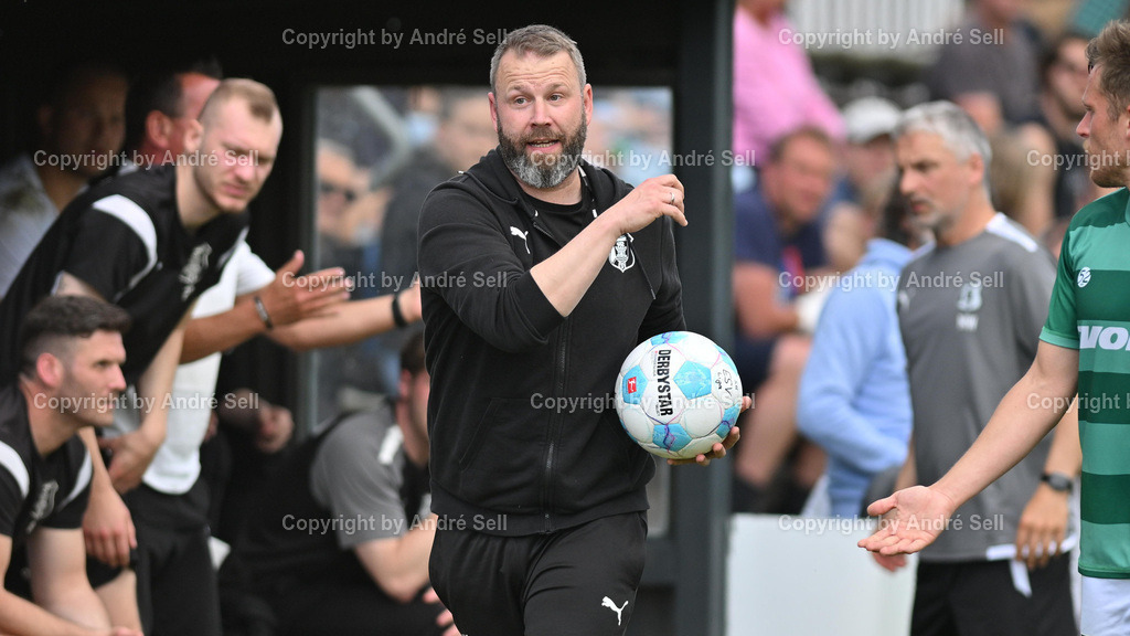 Eckernförder SV vs PSV Neumünster | Trainer Maik Haberlag (ESV) / Fußball-Oberliga Männer 2024/2025 / Eckernförder SV vs PSV Neumünster / Stadtwerke-Arena / Eckernförde / 17.05.25 - Realisiert mit Pictrs.com
