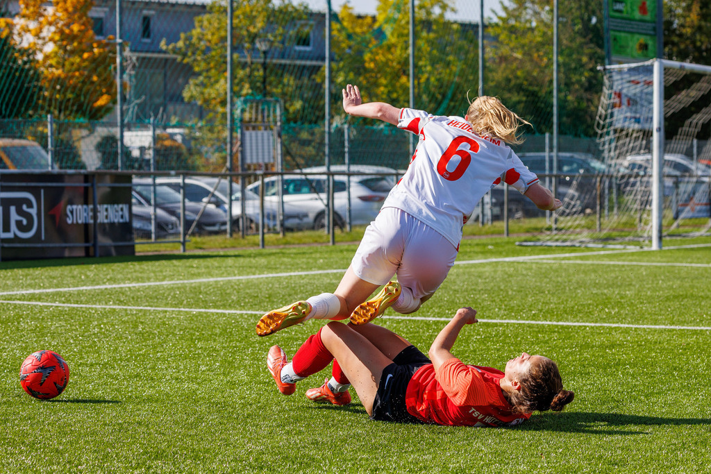 FCHHÜT_251003_4022 | 1.FC Heidenheim 1846 II vs. TSV Hüttlingen, Fußball, Frauen, Bezirkspokal, 2025/2026, 1.Runde, 03.10.2025 in Mergelstetten, Sportplatz 2(Foto: Michael Bulling) - Realisiert mit Pictrs.com