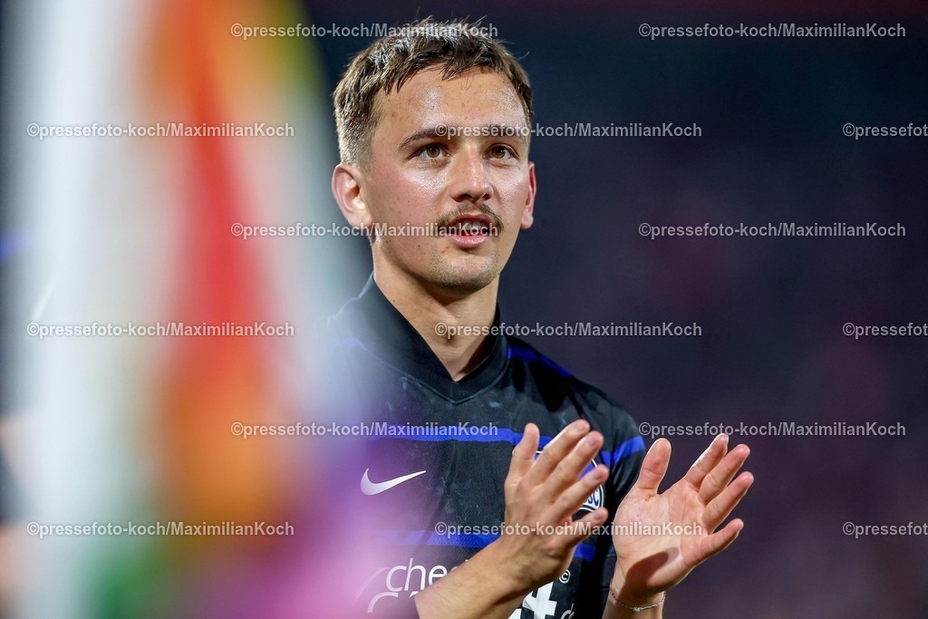 1FC05042502262 | 05.04.2025, Fußball, 1. FC Köln - Hertha BSC, 2.. Fußball Bundesliga, 28. Spieltag, RheinEnergie-STADION, Saison 2024 2025: Freude nach dem Sieg. Michal Karbownik (Hertha BSC #33) DFB regulations prohibit any use of photographs as image sequences and or quasi-video.