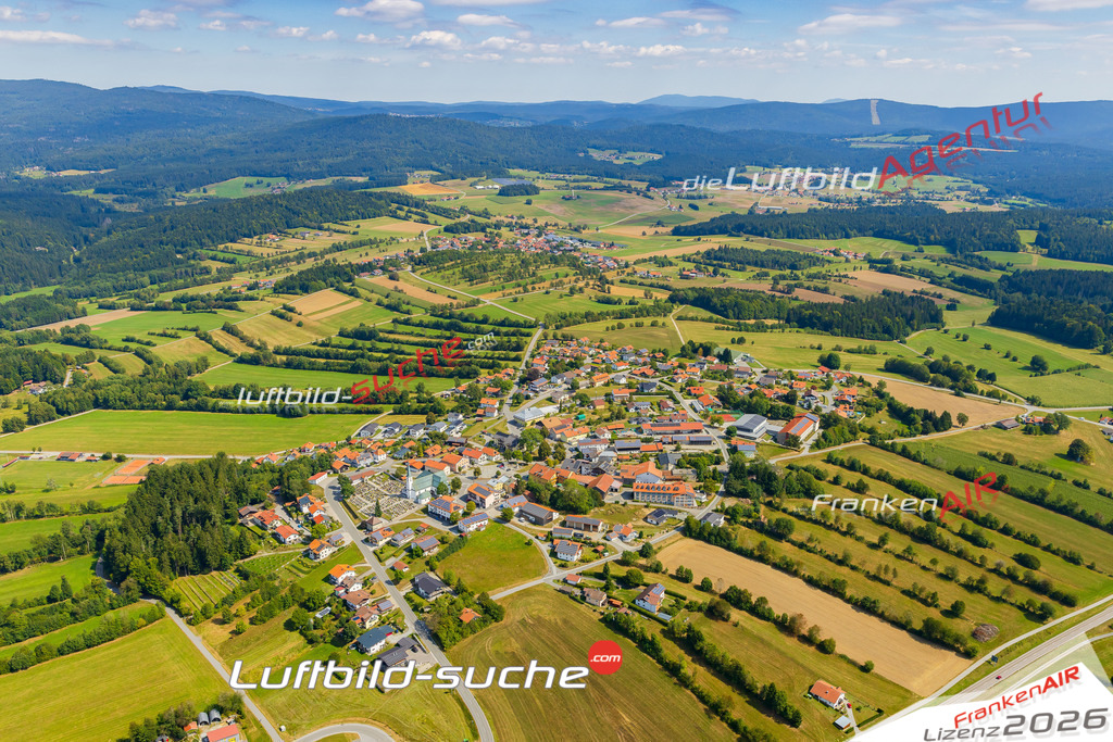 Geschenkidee Haslach bei Hohenau -Die Luftbildaufnahme wurde 2025 vom UL-Flugzeug heraus erstellt ( keine Drohne ) - Hochauflösende Luftaufnahme -Nicht vergleichbar mit Google Maps oder Satelittenbilder- Die Geschenkidee !Mit Lizenz und Bildrechte bestellbar