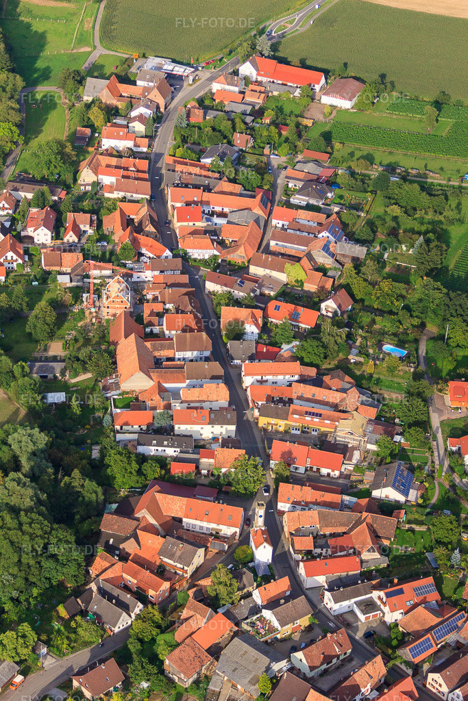 Luftbild: Ob. Hauptstraße von Westen in Oberhausen im Bundesland Rheinland-Pfalz in Deutschland. Foto: IMG_44215.jpg vom 17.08.2011 durch Werner Riehm/FLY-FOTO.de