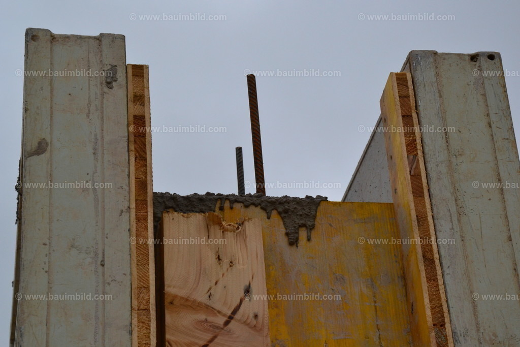 Schalung Batonstütze | Eingeschalte und betonierte Stütze mit Anschlusseisen